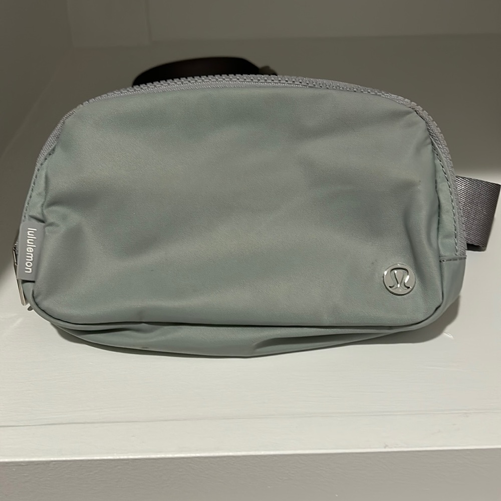 lululemon everywhere belt bag